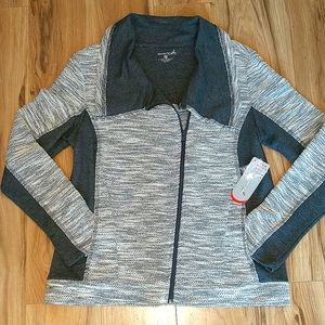 NWT Ladies petite L Exertek jacket in gray and cream colors